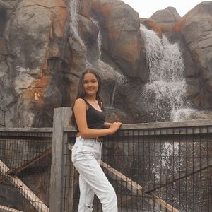 Meet your Posher, Olivia